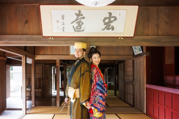 【沖縄本島中部】中村家住宅で撮る琉装フォトウェディング