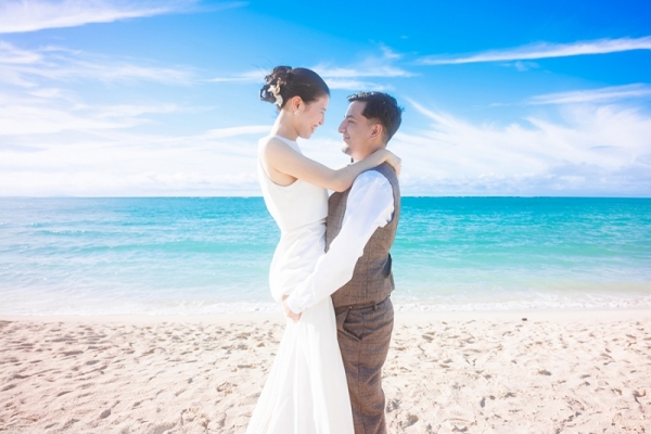 【沖縄本島中部】ビーチフォトウェディング格安プラン