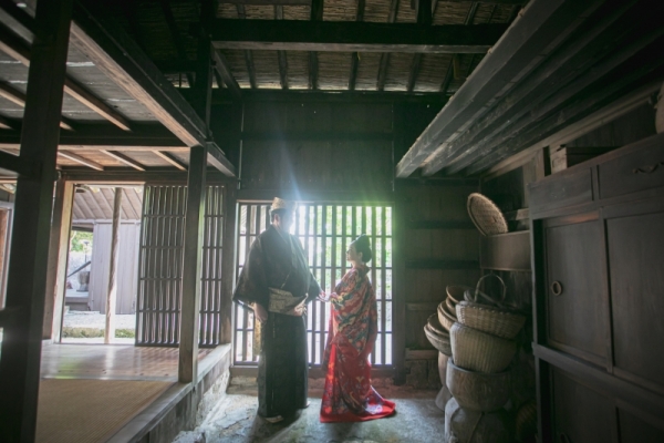 【沖縄の伝統的な衣装とドレスの両方で撮影】沖縄琉球衣装 中村家住宅＋洋装ビーチプラン