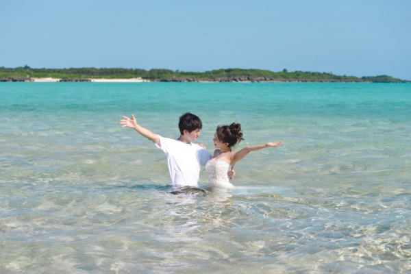 早期のお申込みで特典あり！！【与論島・百合が浜プラン】写真200カット/ドレス/ブーケ/アクセサリー/グラスボート/ドローン/海中撮影/ロケ送迎車付き