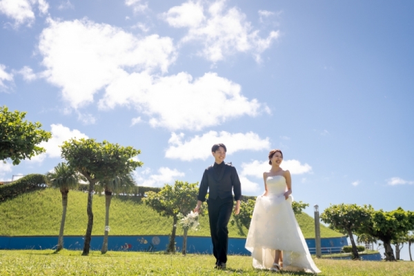 【北谷アラハビーチ＋安良波公園】ビーチ&グリーンフォト120カット(衣装+新婦ヘアメイク付き)